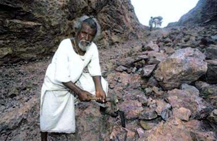 Дашратх Манджхи — история человека, который смог сдвинуть гору
