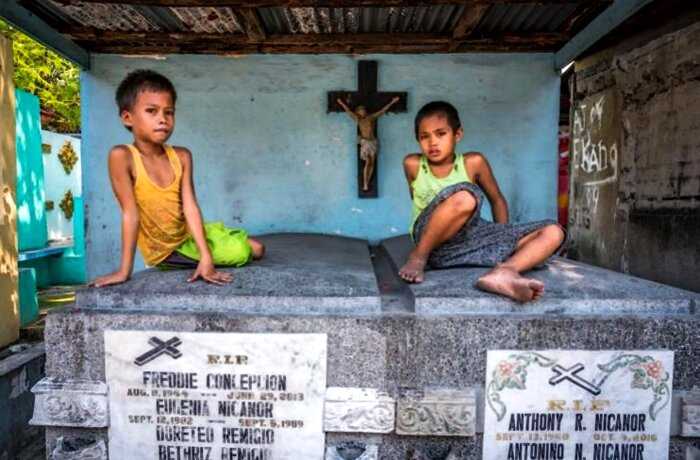 Быт и особенности филиппинских деревенских людей, которые  живут на кладбище