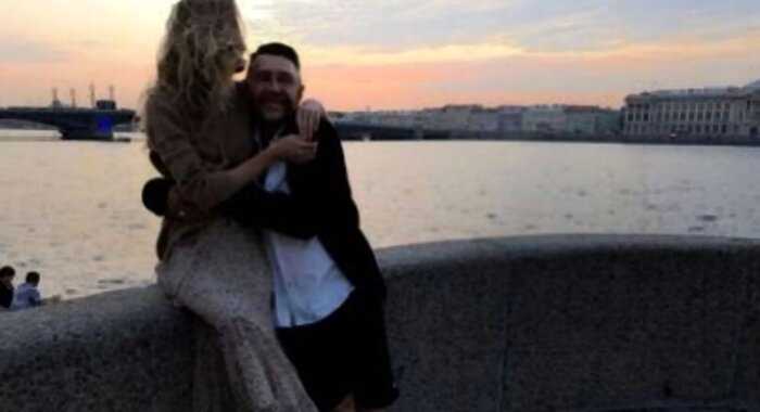 “Ей слава не нужна”: Шнуров объяснил, почему не выставляет фото с новой женой