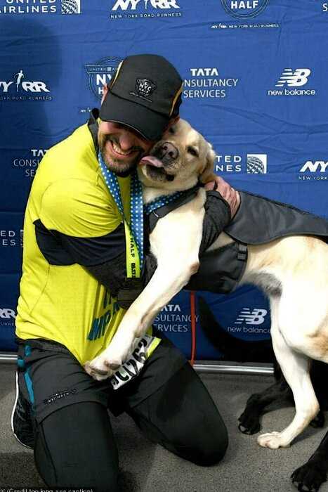 Собаки-поводыри помогли слепому пробежать марафон и осуществить мечту своей жизни