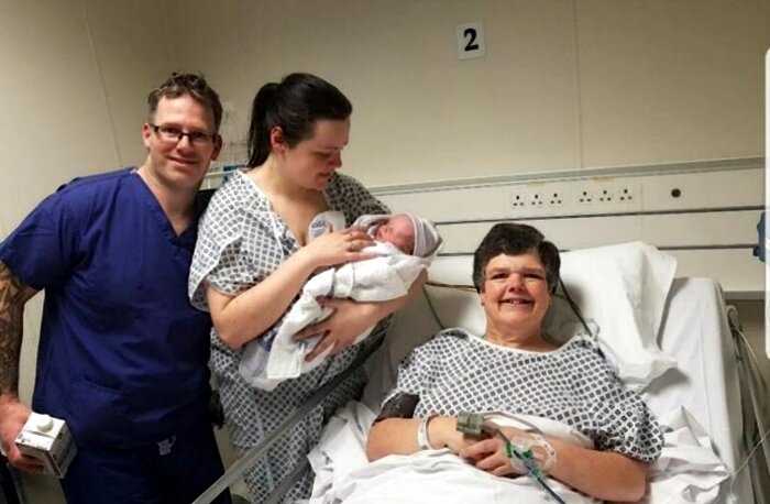 “Продолжить род во что бы то ни стало”: 55-летняя британка родила собственную внучку