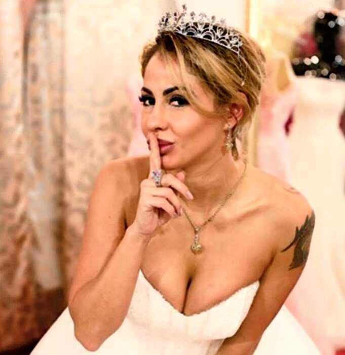 Елена Беркова потратила уже 2 миллиона на 5 свадебных платьев. Пора за шестым