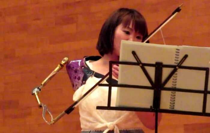 “Следуй за мечтой”: однорукая японка мечтала играть на скрипке. Сегодня она собирает полные залы