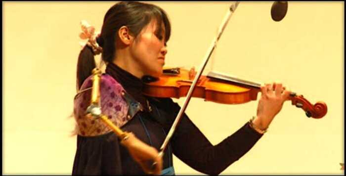 “Следуй за мечтой”: однорукая японка мечтала играть на скрипке. Сегодня она собирает полные залы