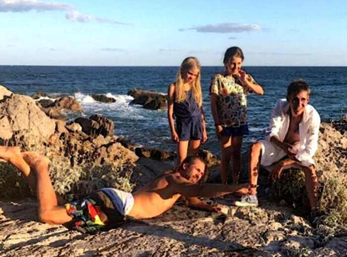 Алексей Панин признался, что берет дочь с собой на нудистский пляж