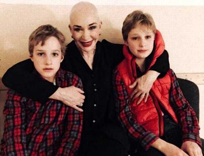 «Семейный шантаж»: актриса Татьяна Васильева отдала квартиру за право видеться с внуками