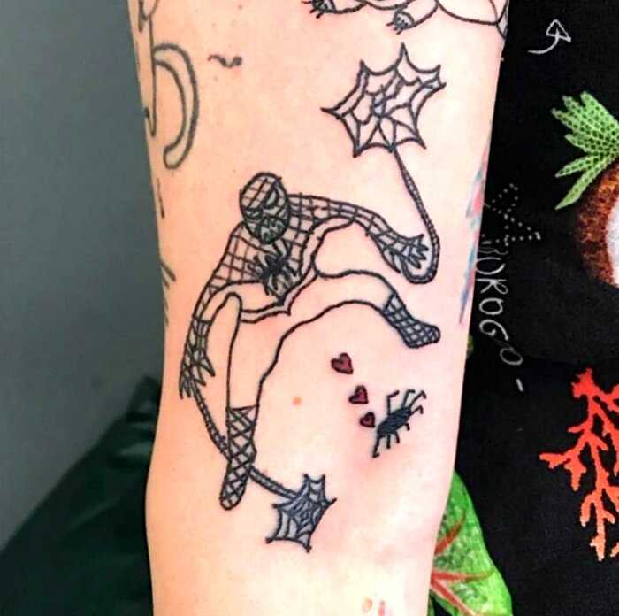 «Рука дрогнула»: 18 самых неудачных татуировок, глядя на которые хочется орнуть