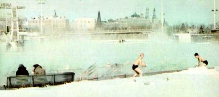 «Москва»: самый большой бассейн СССР, который построили на месте взорванного храма Христа Спасителя