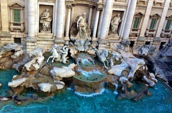 Почти 1,5 миллиона монет на баснословную сумму достали из фонтана Треви в Риме