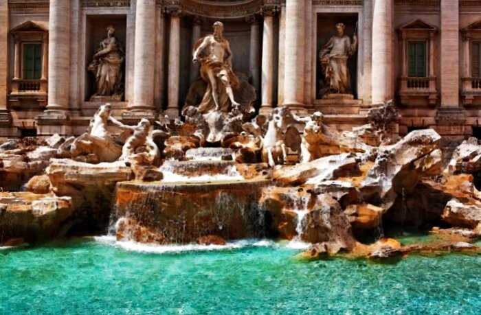 Почти 1,5 миллиона монет на баснословную сумму достали из фонтана Треви в Риме