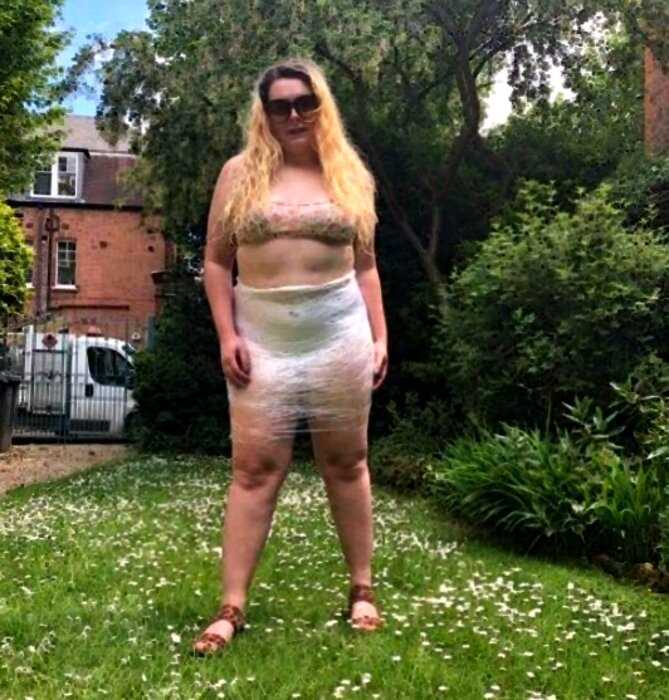 Девушка нашла в интернет-магазине юбку-клеенку, и сделала свой бюджетный вариант