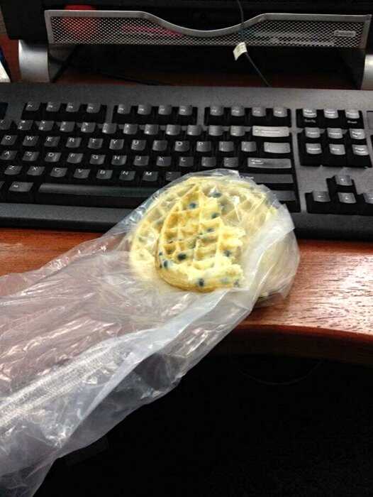 20 пользователей сети поделились фото своего самого ужасного офисного обеда