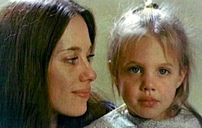 «Редкая красота» Анджелина Джоли обязанна своей внешностью матери