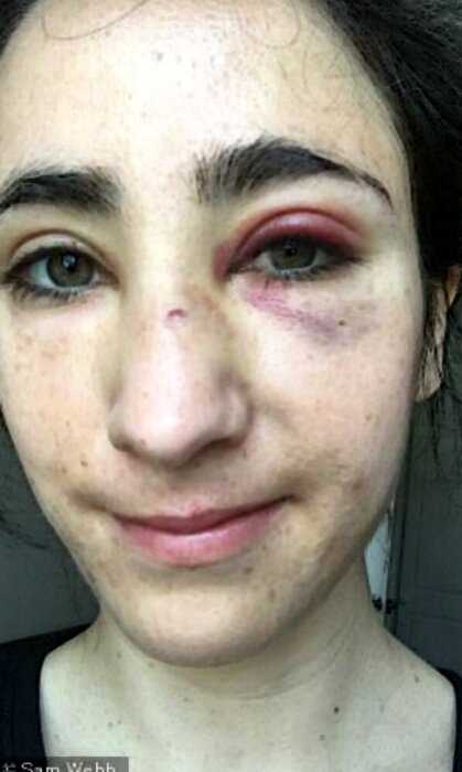 В Лондоне на двух девушек напали в автобусе. Причина действий бандитов не укладывается в голове