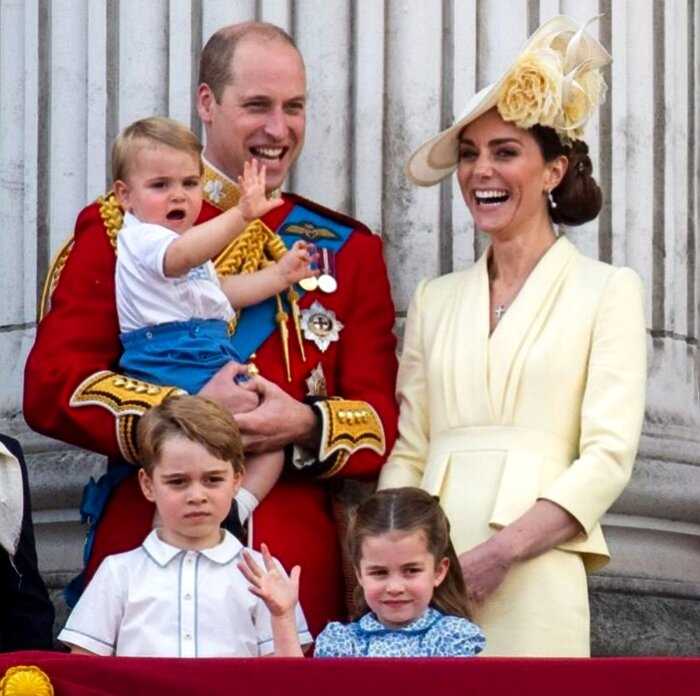 Сын Кейт Миддлтон появился на публике в поношенном костюме принца Гарри 33-летней давности