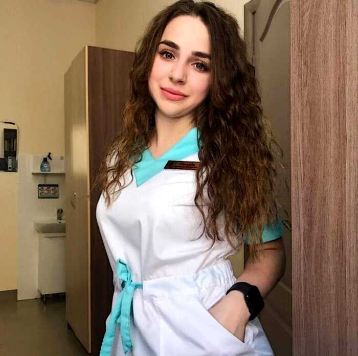 «Вылечи меня полностью»: 25+ красоток с медицинским образованием, которым чертовски идет униформа