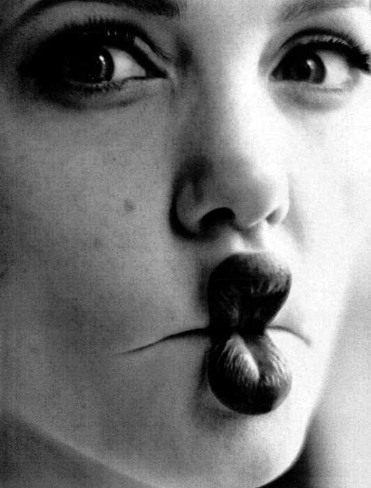 18+ чувственных черно-белых фото Анджелины Джоли, снятых Брэдом Питтом