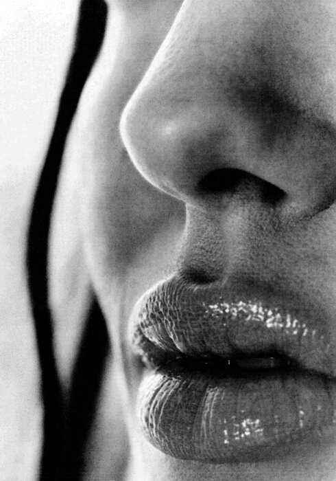 18+ чувственных черно-белых фото Анджелины Джоли, снятых Брэдом Питтом