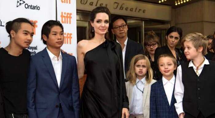 «Полнейшая анархия»: бывшая няня рассказала о том, как воспитывает детей Анджелина Джоли