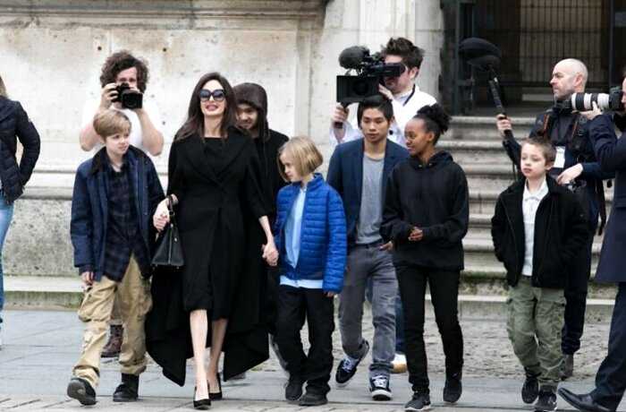 «Полнейшая анархия»: бывшая няня рассказала о том, как воспитывает детей Анджелина Джоли