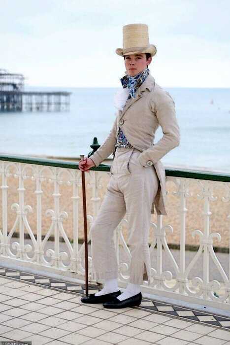 «Унесенный ветром»: Британец выбросил джинсы и начал одеваться как денди 19 века