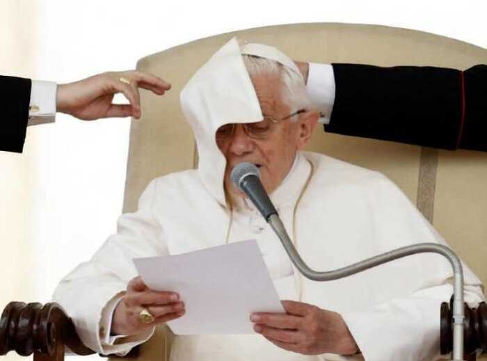 20 доказательств того, что ветер затаил обиду на Папу Римского