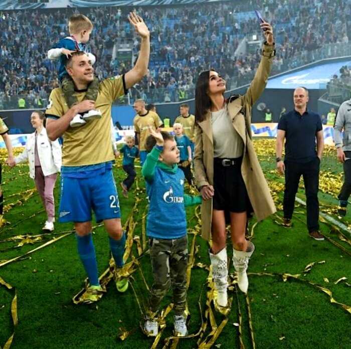 «Было стыдно перед женой»: футболист Артем Дзюба публично признался в измене