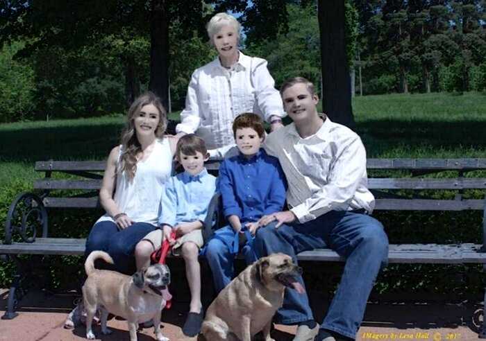 Американская семья наняла фотографа для семейной фотосессии. Их снимки стали вирусными!