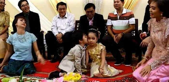 В Таиланде поженили 6-летних брата и сестру. Причина — они «были парой в прошлой жизни»
