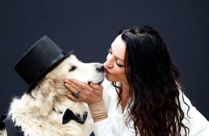 Британская модель вышла замуж за пса после 220-ти неудачных свиданий с мужчинами