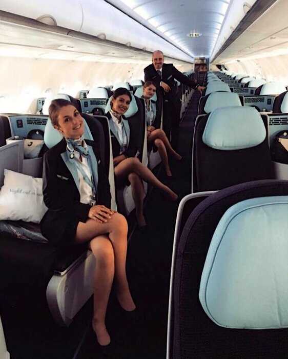 18+ невероятных стюардесс, с которыми можно улететь куда угодно