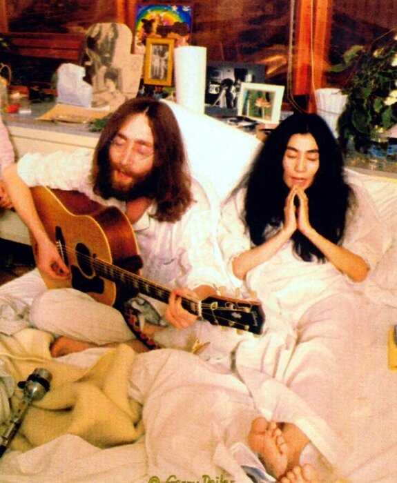Джон Леннон и Йоко Оно: история любви знаменитостей в фотоснимках