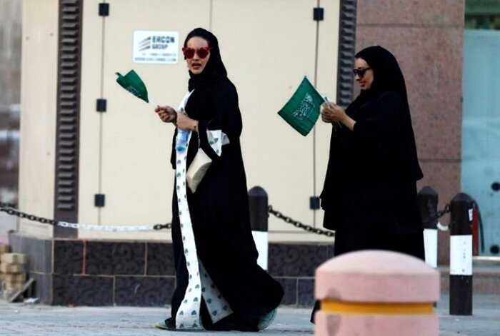 «Первый шаг»: девушкам Саудовской Аравии разрешили путешествовать без мужчин