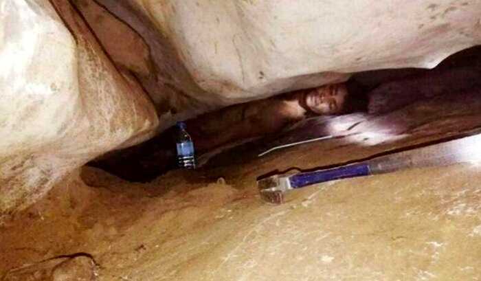 Камбоджиец провел 4 дня в пещере, намертво застряв в узкой расщелине