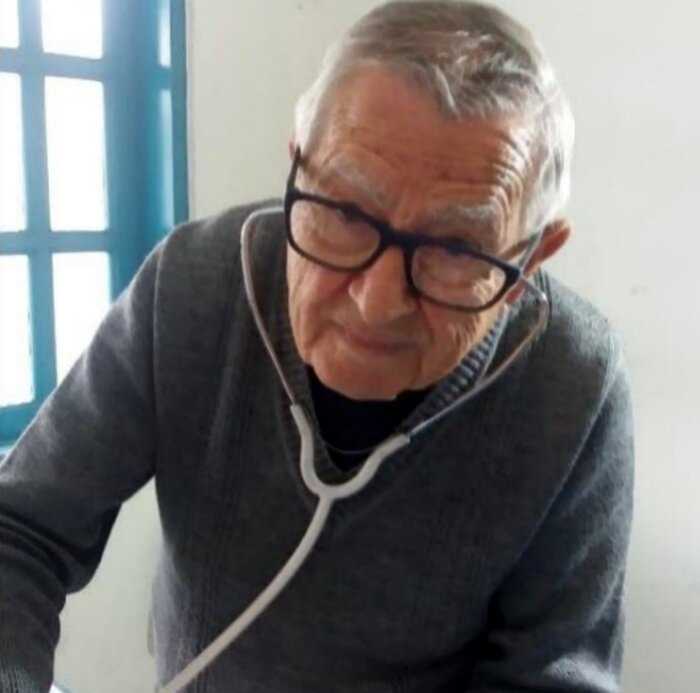 &#8243;Буду работать до конца&#8243;: 92-летний педиатр бесплатно лечит нищих детей