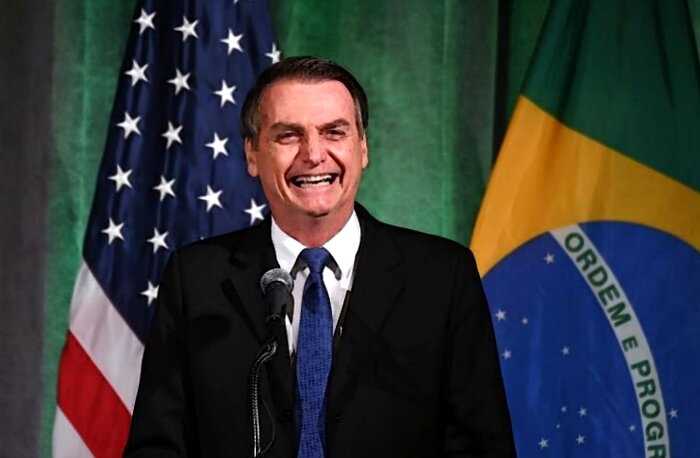 Президент Бразилии предложил ходить в туалет через день ради спасения Земли