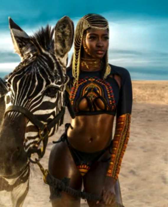 «Сира Канте»: африканцы сходят с ума по Гвинейской чернокожей богине
