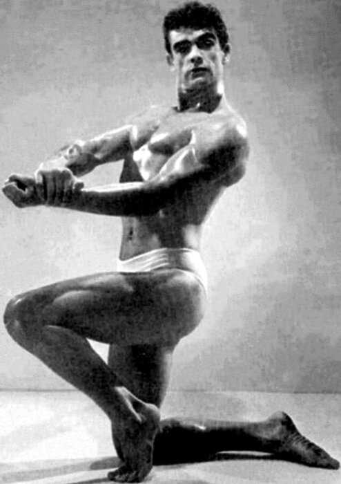 В Сети всплыли уникальные фото Шоан Коннери на конкурсе «Мистер Вселенная 1953»