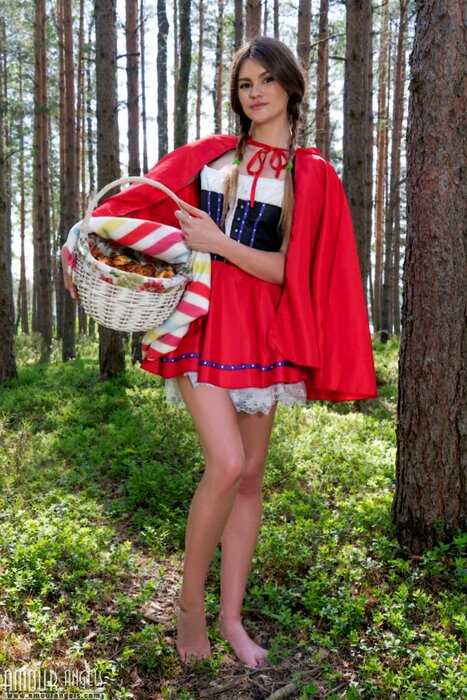 Эротика от Красной шапочки в лесу (21 фото)
