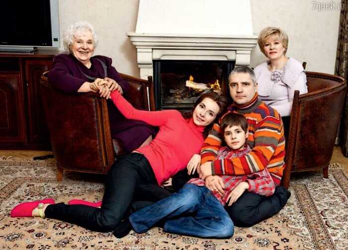 Екатерина Гусева поделилась счастливыми семейными снимками с престарелым мужем
