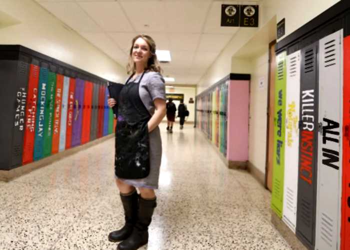 В США учитель провела соц-эксперимент, приходя в в школу в одном платье 100 дней подряд