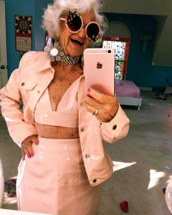 90-летняя американка покорила инстаграм своими соблазнительными образами