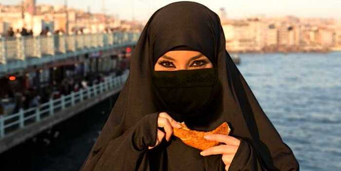 «Через тернии к еде»: каким образом арабские женщины едят в ресторанах?