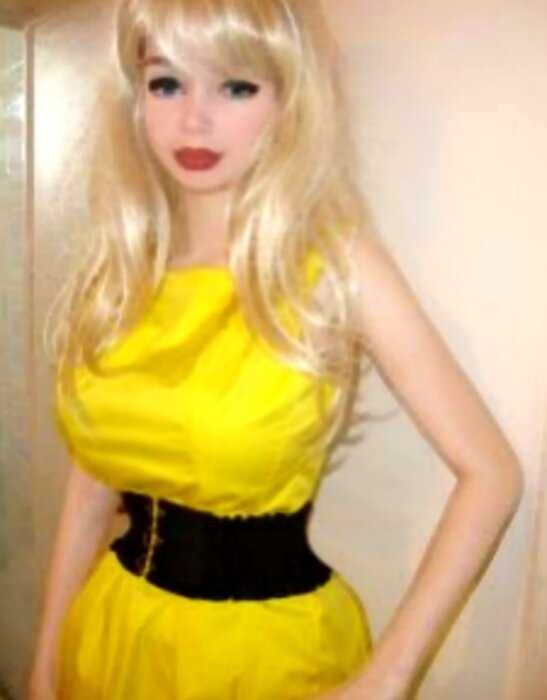 «Лолита Ричи»: как живет украинская девушка, превратившая себя в живую куклу Барби