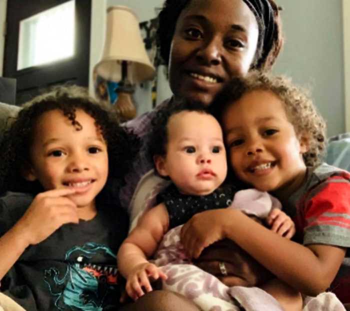 «Три на три»: полигамная семья воспитывает троих детей и хочет больше