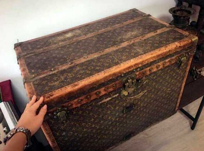 Украинcкая бабуля хранила зерно в эксклюзивном чемодане Louis Vuitton 1880 года