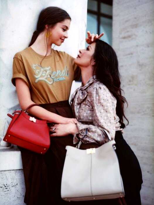 Кэтрин Зета-Джонс с подросшей дочерью в рекламе Fendi