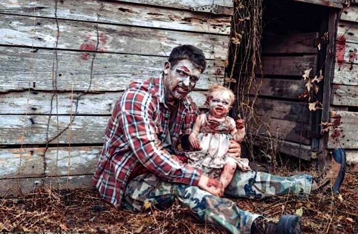 Пара из США напугала интернет, устроив фотосессию с ребенком на Хэллоуин