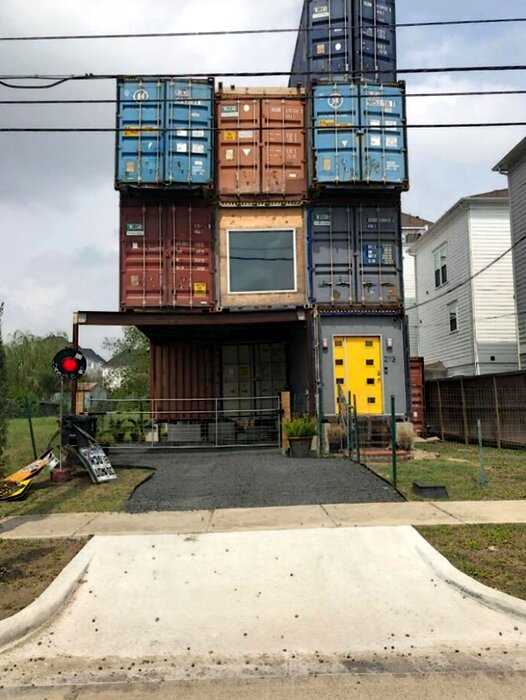 Мужчина использовал 11 грузовых контейнеров, чтобы построить свой дом мечты