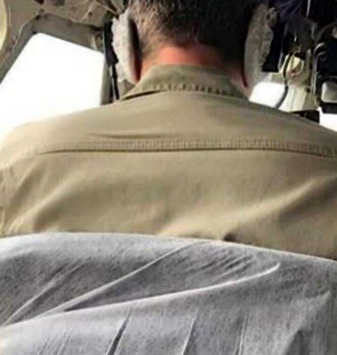 В сети всплыли кадры, на которых пилот позволил своей девушке сесть за штурвал